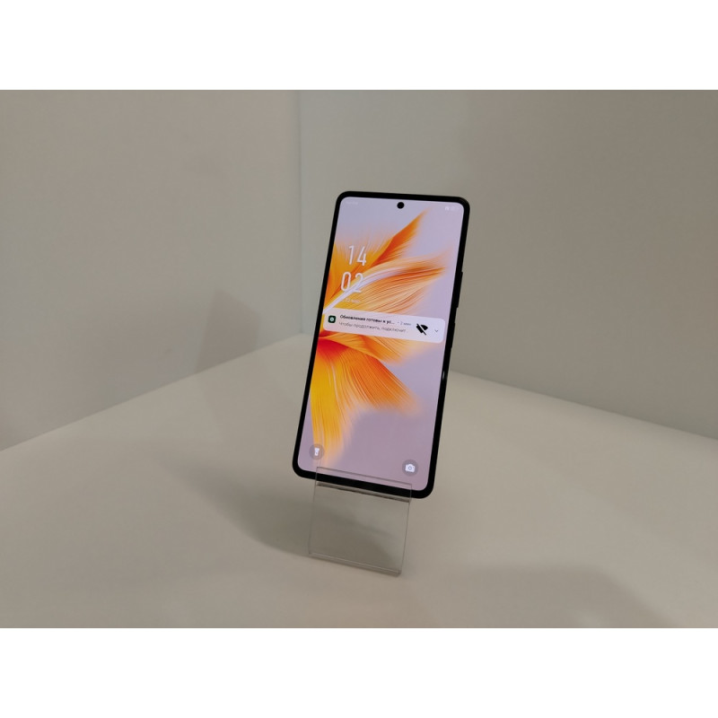 Мобильный телефон Tecno Spark 30 8/256 GB            
            б/у