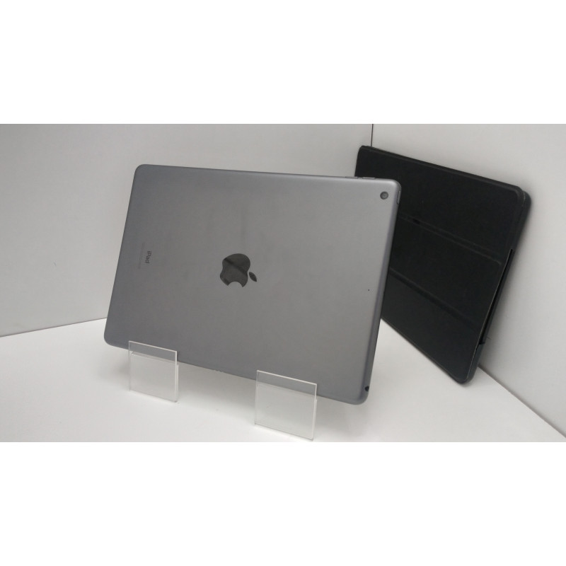 Планшет без SIM-карты Apple iPad 9 10,2 Wi-Fi 3/64 GB            
            б/у