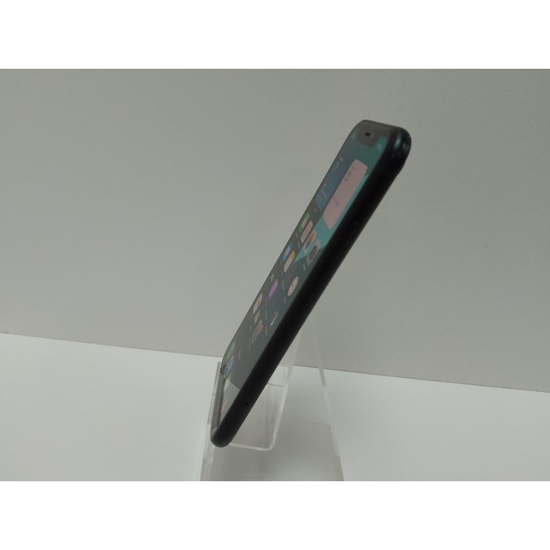 Мобильный телефон Apple iPhone XR 3/128 GB            
            б/у