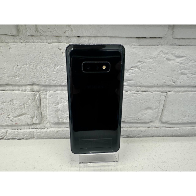 Мобильный телефон Samsung Galaxy S10e 6/128 GB            
            б/у
