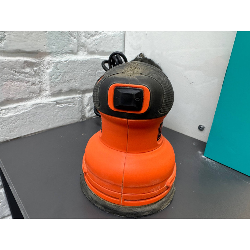 Эксцентриковая шлифовальная машина Black&Decker BEW210            
            б/у