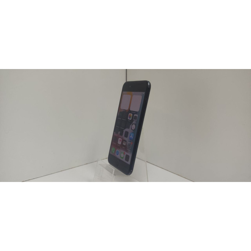 Мобильный телефон Apple iPhone 7 2/32 GB            
            б/у