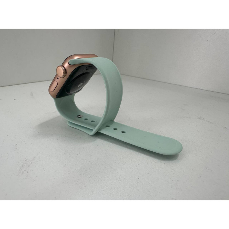 Умные Часы Apple Watch SE 40mm            
            б/у