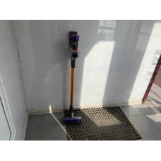 Пылесос ручной Dyson V8 (SV25)            
            б/у