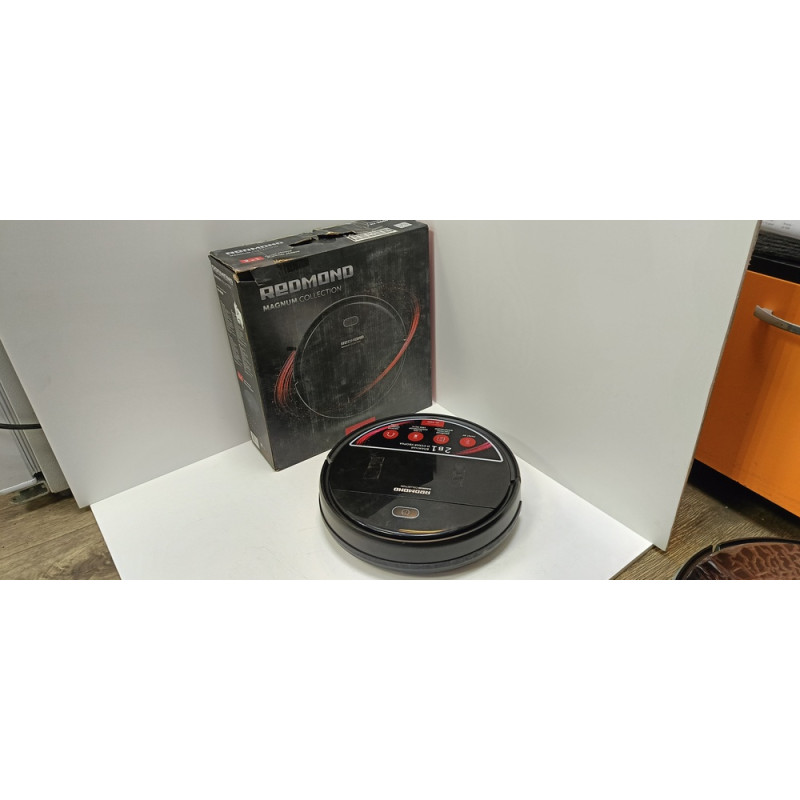 Робот-пылесос REDMOND RV-R560            
            б/у