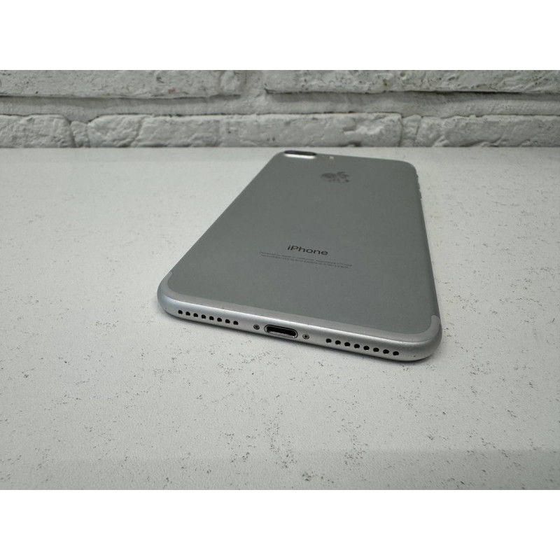 Мобильный телефон Apple iPhone 7 Plus 3/128 GB            
            б/у