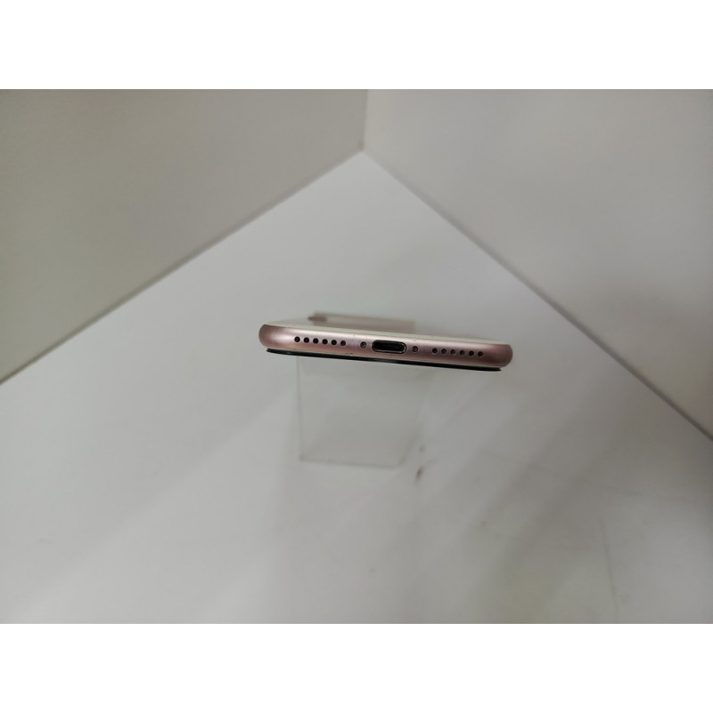 Мобильный телефон Apple iPhone 7 2/32 GB            
            б/у