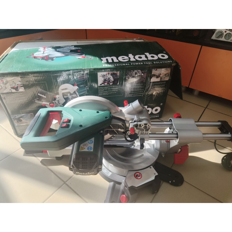 Торцовочная пила Metabo KGS 216 M
