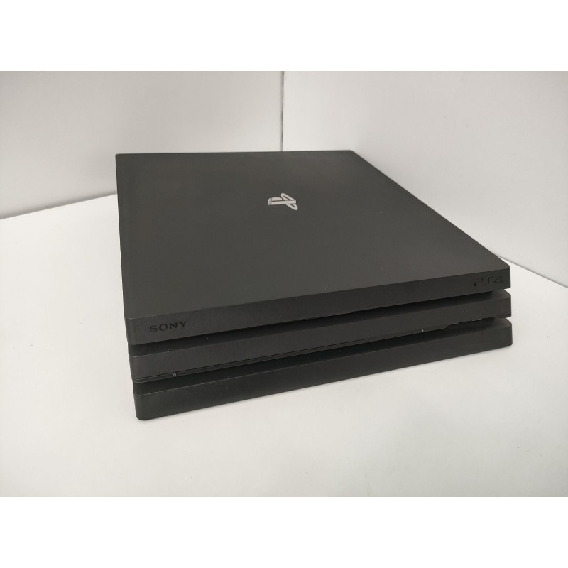 Игровые приставки Sony Playstation 4 PRO 1TB (CUH-7208B)            
            б/у
