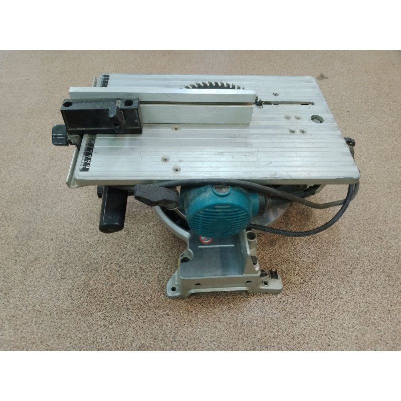 Комбинированная торцовочная пила Makita LH1040            
            б/у