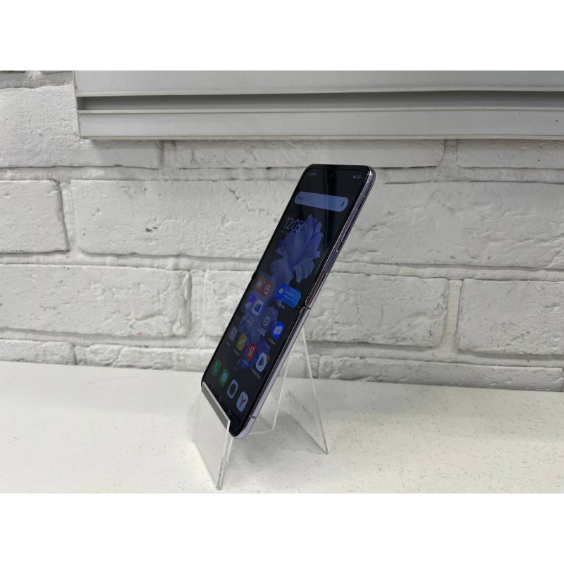 Мобильный телефон Tecno Phantom V Flip 5G 8/256 GB            
            б/у