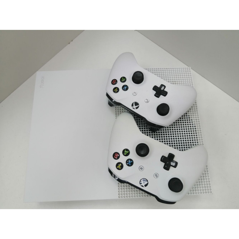 Игровые приставки Microsoft Xbox One S            
            б/у