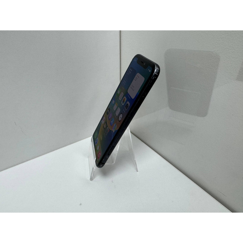 Мобильный телефон Apple iPhone 11 4/64GB            
            б/у