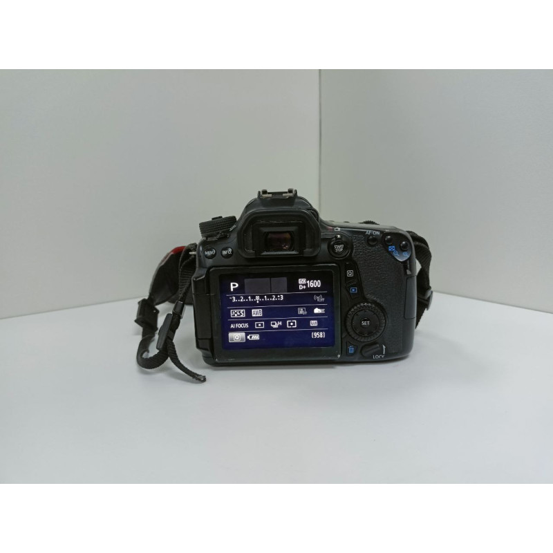 Фотоаппарат зеркальный Canon EOS 70D            
            б/у