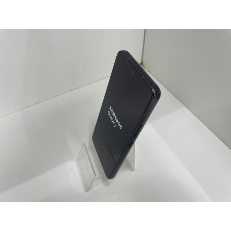 Мобильный телефон Samsung Galaxy S22 8/128 GB            
            б/у