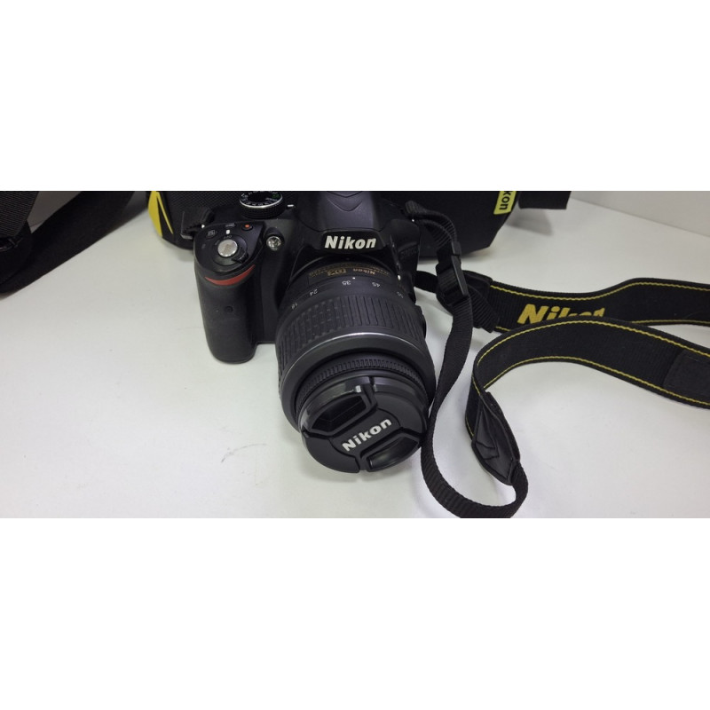 Фотоаппарат зеркальный Nikon D3200            
            б/у