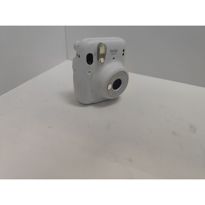 Фотоаппараты моментальной печати Fujifilm Instax Mini 11            
            б/у