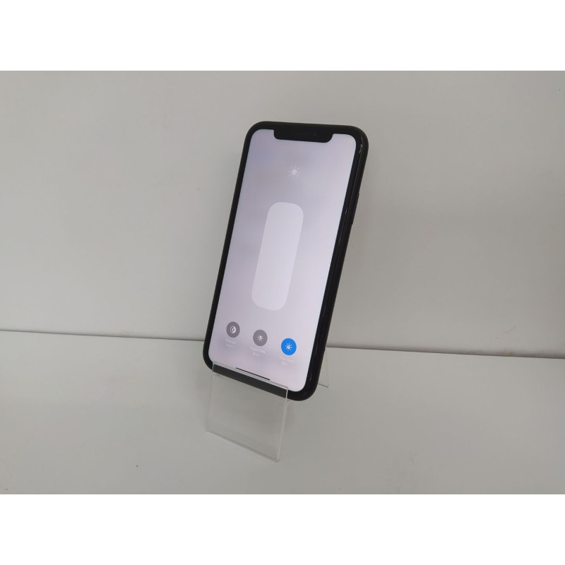 Мобильный телефон Apple iPhone XR 3/64 GB            
            б/у