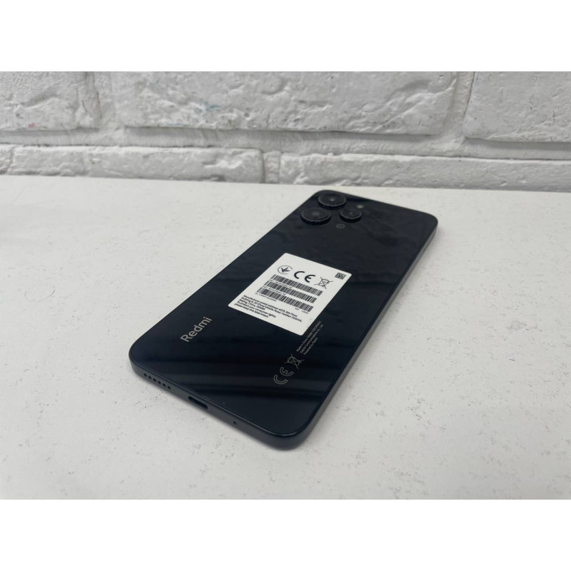 Мобильный телефон Xiaomi Redmi 12 4/128 GB            
            б/у