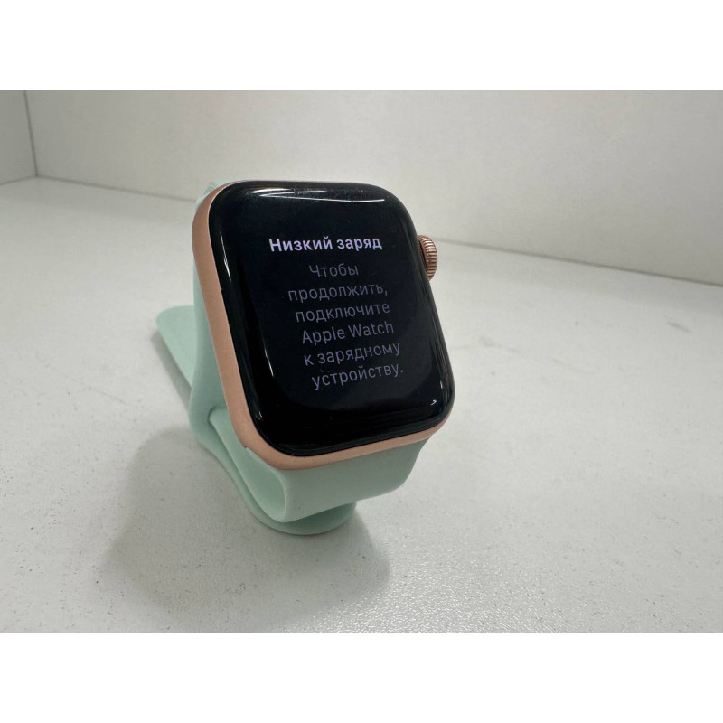 Умные Часы Apple Watch SE 40mm            
            б/у