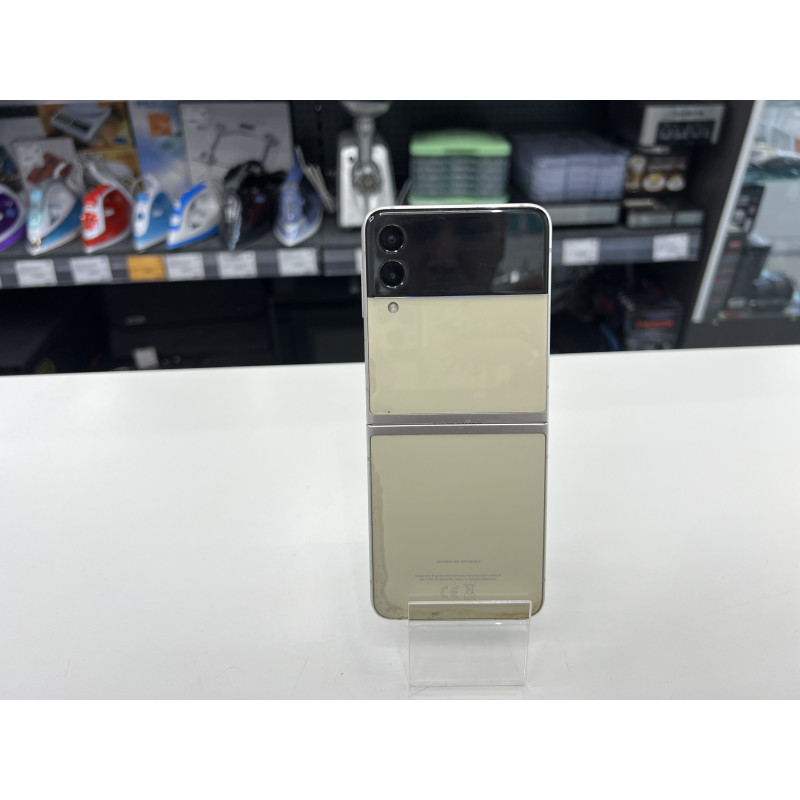 Мобильный телефон Samsung Galaxy Z Flip3 8/128 GB            
            б/у