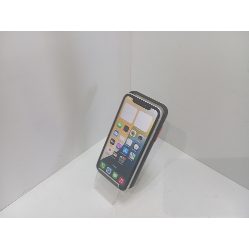 Мобильный телефон Apple iPhone XR 3/64 GB            
            б/у