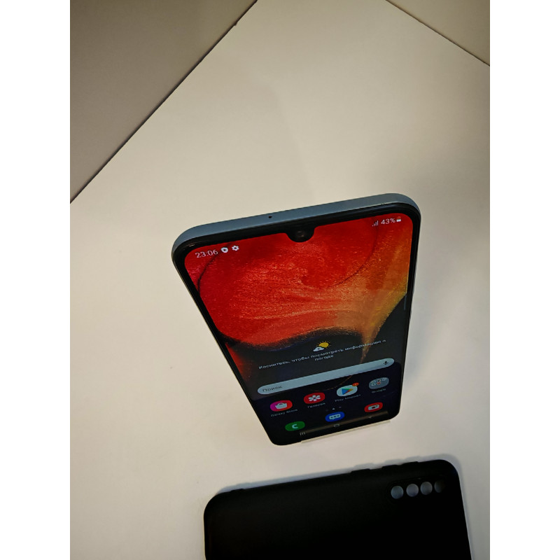 Мобильный телефон Samsung Galaxy A50 4/64 GB            
            б/у