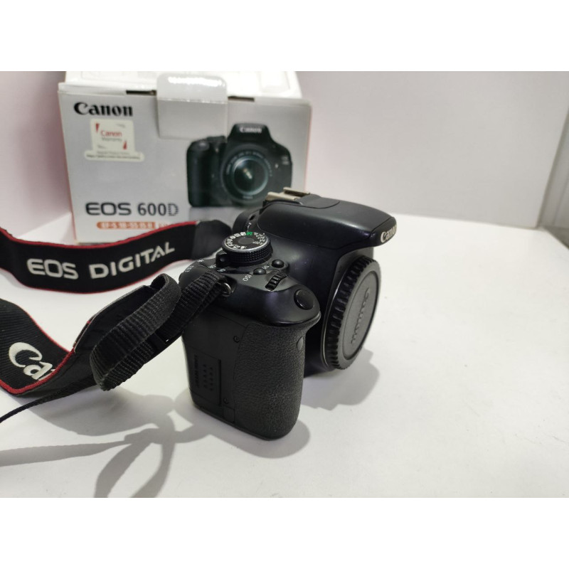 Фотоаппарат зеркальный Canon EOS 600D            
            б/у