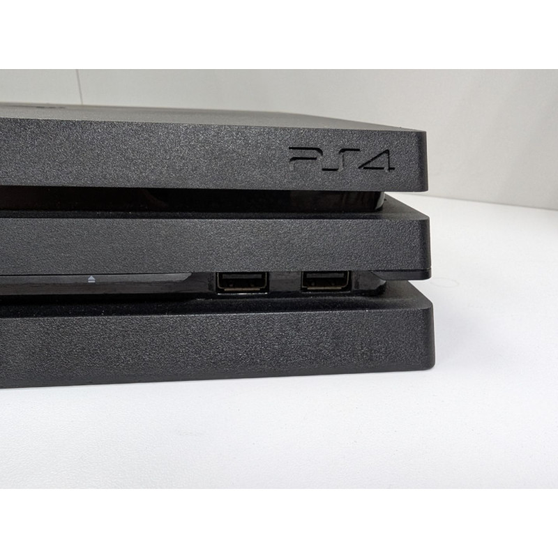 Игровые приставки Sony Playstation 4 PRO 1TB (CUH-7208B)            
            б/у