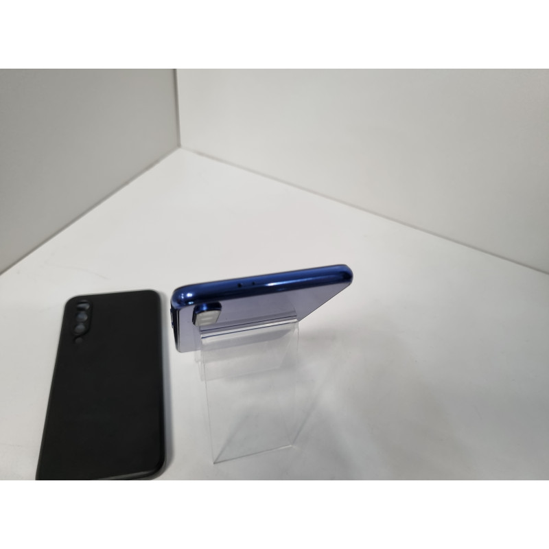 Мобильный телефон Xiaomi Mi 9 SE 6/128 GB            
            б/у