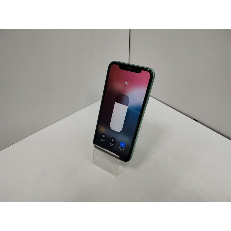 Мобильный телефон Apple iPhone 11 4/128 GB            
            б/у