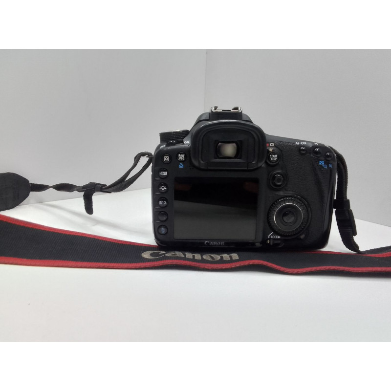 Фотоаппарат зеркальный Canon EOS 7D            
            б/у