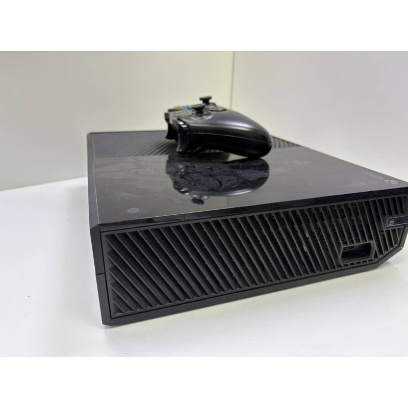 Игровые приставки Microsoft Xbox One 500GB            
            б/у