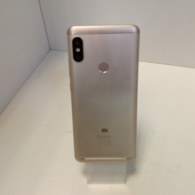 Мобильный телефон Xiaomi Redmi Note 5 4/64 GB.            
            б/у