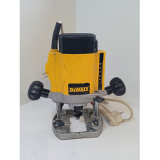 Фрезер DeWalt DW615            
            б/у