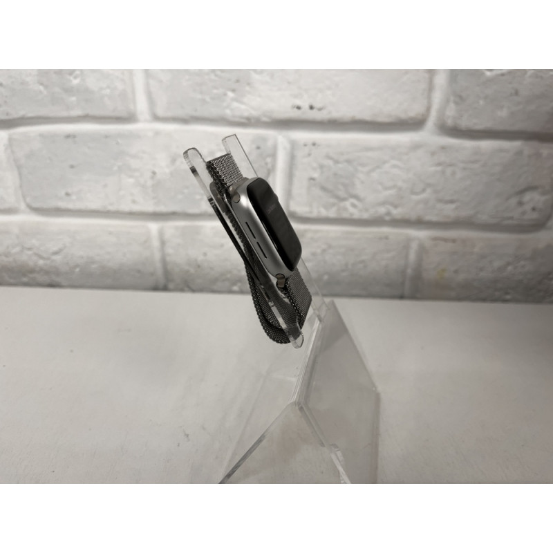 Умные Часы Apple Watch SE 40mm            
            б/у