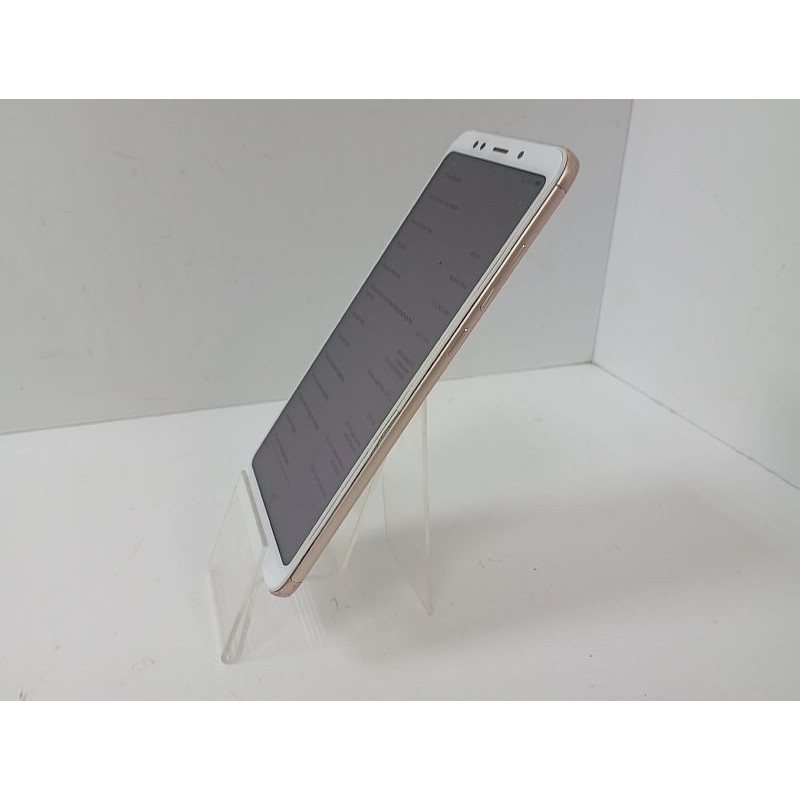 Мобильный телефон Xiaomi Redmi 5 Plus 4/64 GB.            
            б/у