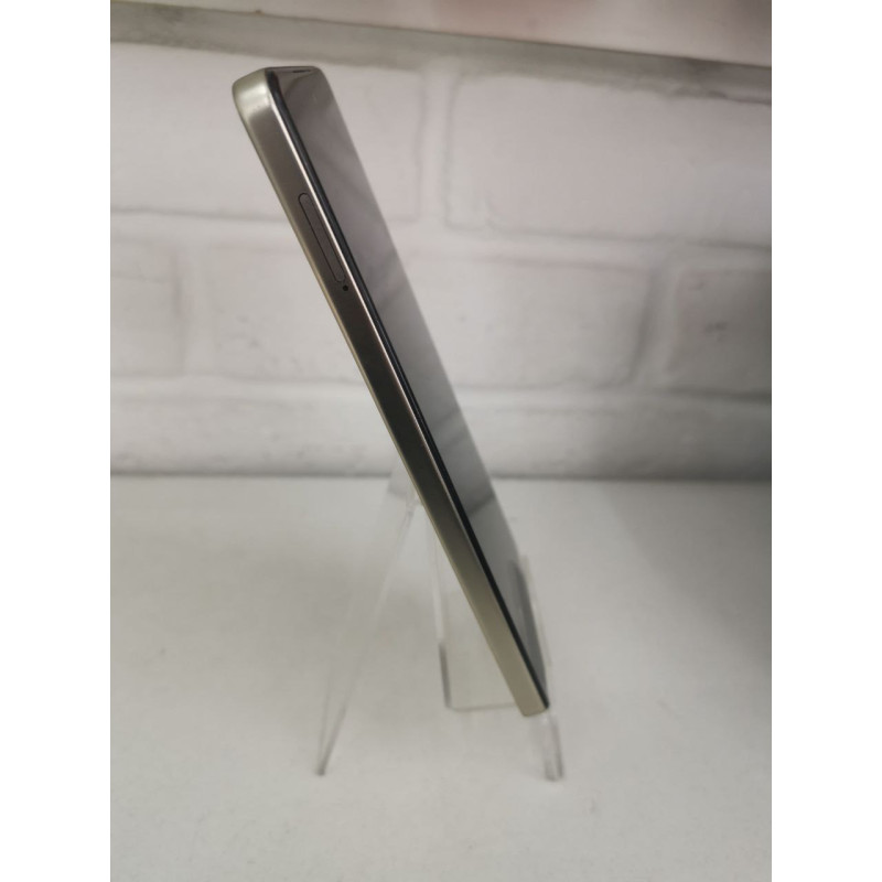 Мобильный телефон Tecno Camon 30 8/256 GB            
            б/у