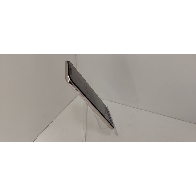 Мобильный телефон Apple iPhone X 3/64 GB            
            б/у