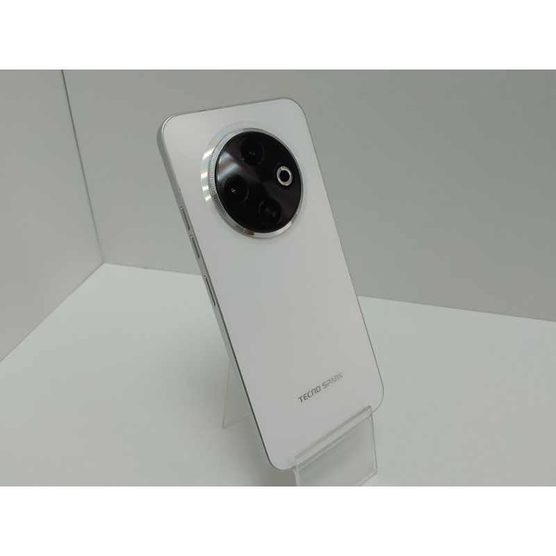 Мобильный телефон Tecno Spark 30C 4/128 GB            
            б/у