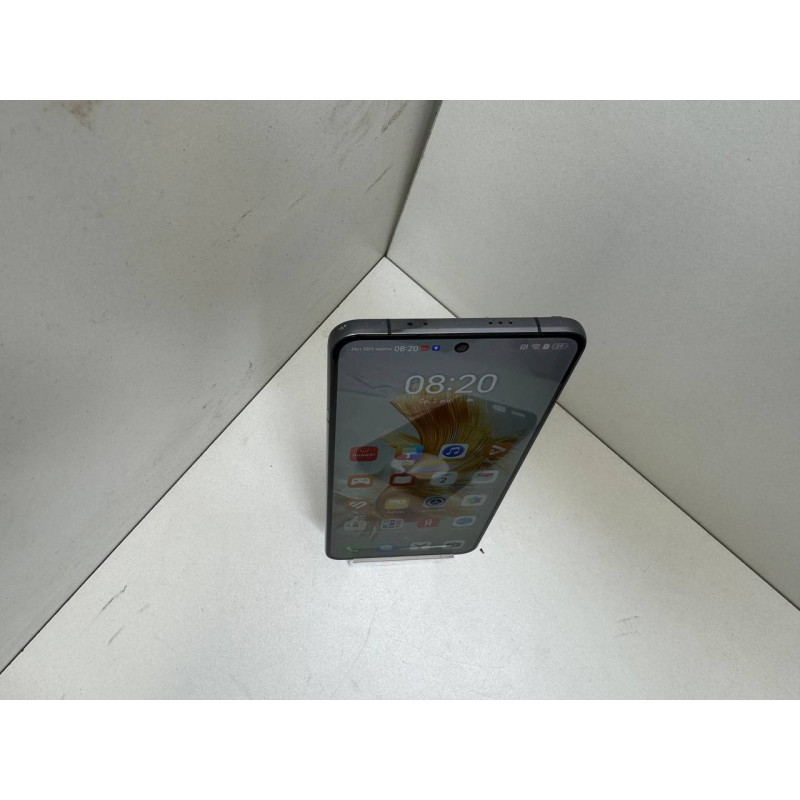 Мобильный телефон Tecno Spark 30C 8/256 GB            
            б/у