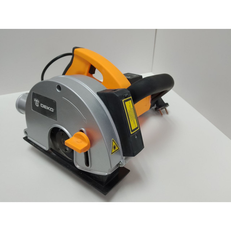 Штроборез DEKO DKWC2000W            
            б/у