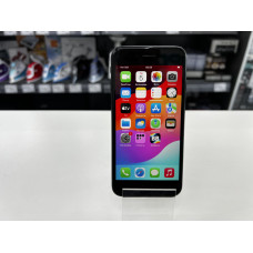 Мобильный телефон Apple iPhone SE 2020 3/64 GB            
            б/у