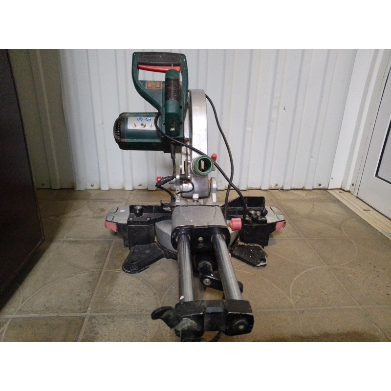 Торцовочная пила Metabo KGS 216 M            
            б/у