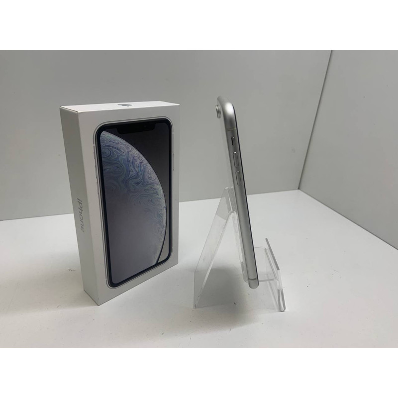 Мобильный телефон Apple iPhone XR 3/64 GB            
            б/у