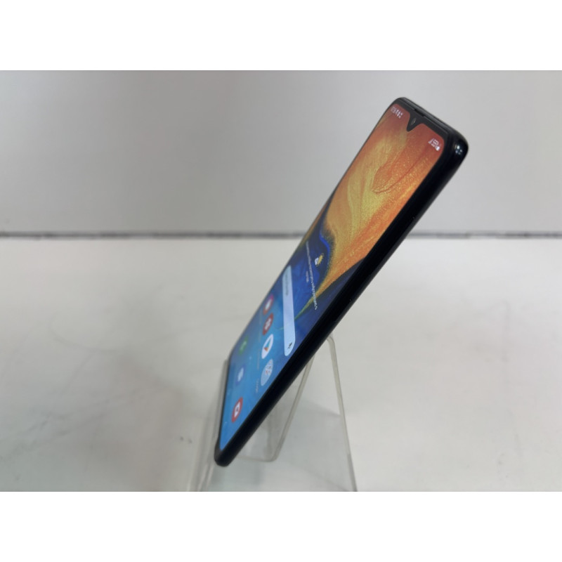 Мобильный телефон Samsung Galaxy A20 3/32 GB            
            б/у