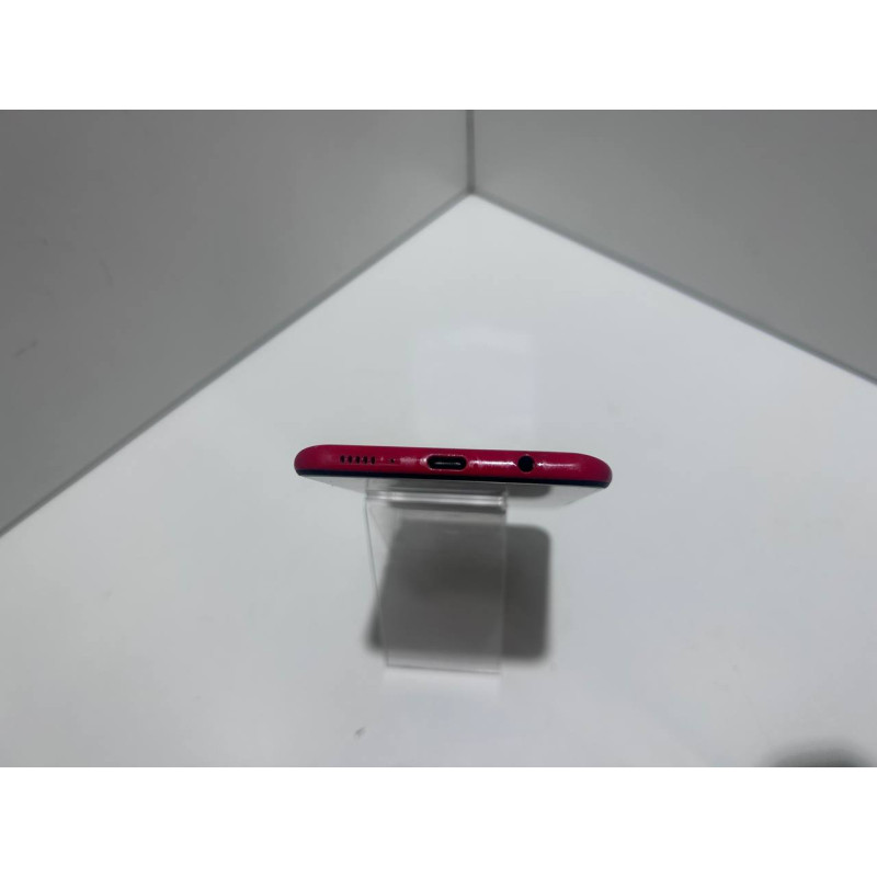 Мобильный телефон Samsung Galaxy A20 3/32 GB            
            б/у