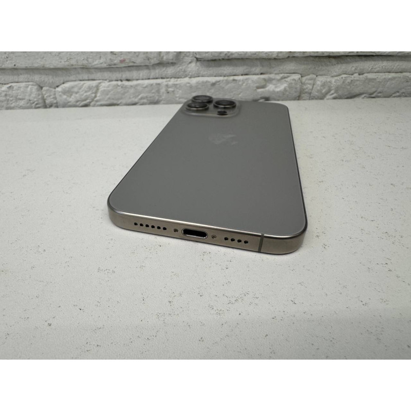 Мобильный телефон Apple iPhone 15 Pro Max 8/256 GB            
            б/у