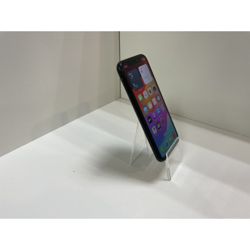 Мобильный телефон Apple iPhone XR 3/64 GB            
            б/у