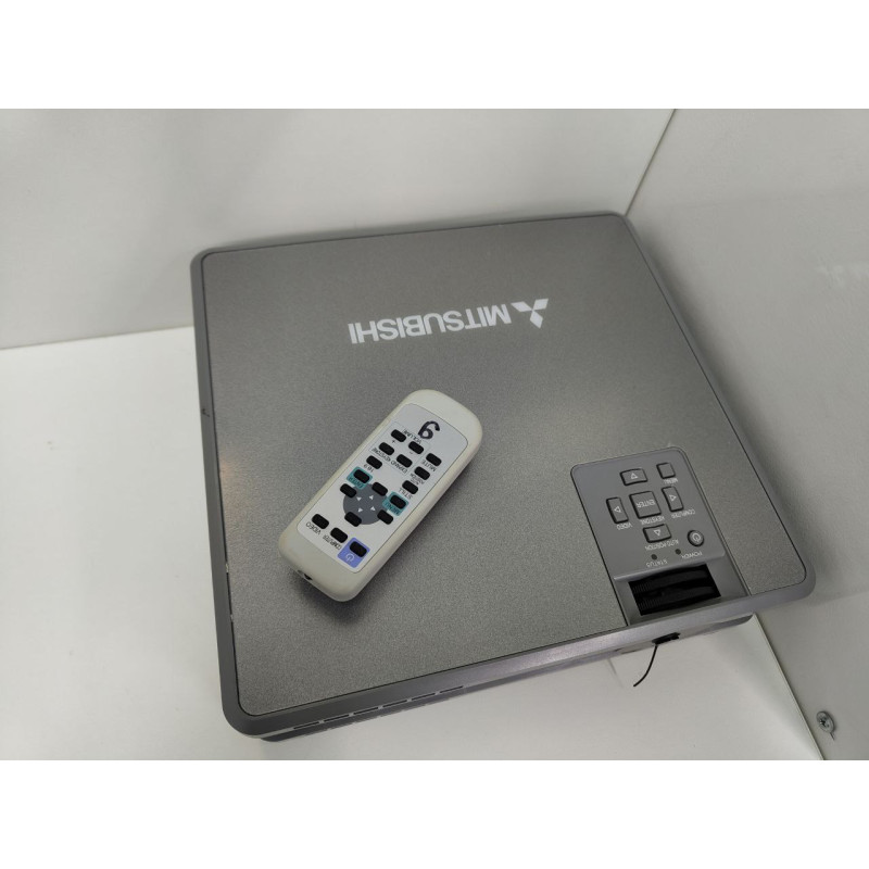 Проекторы Mitsubishi Electric XL9U            
            б/у